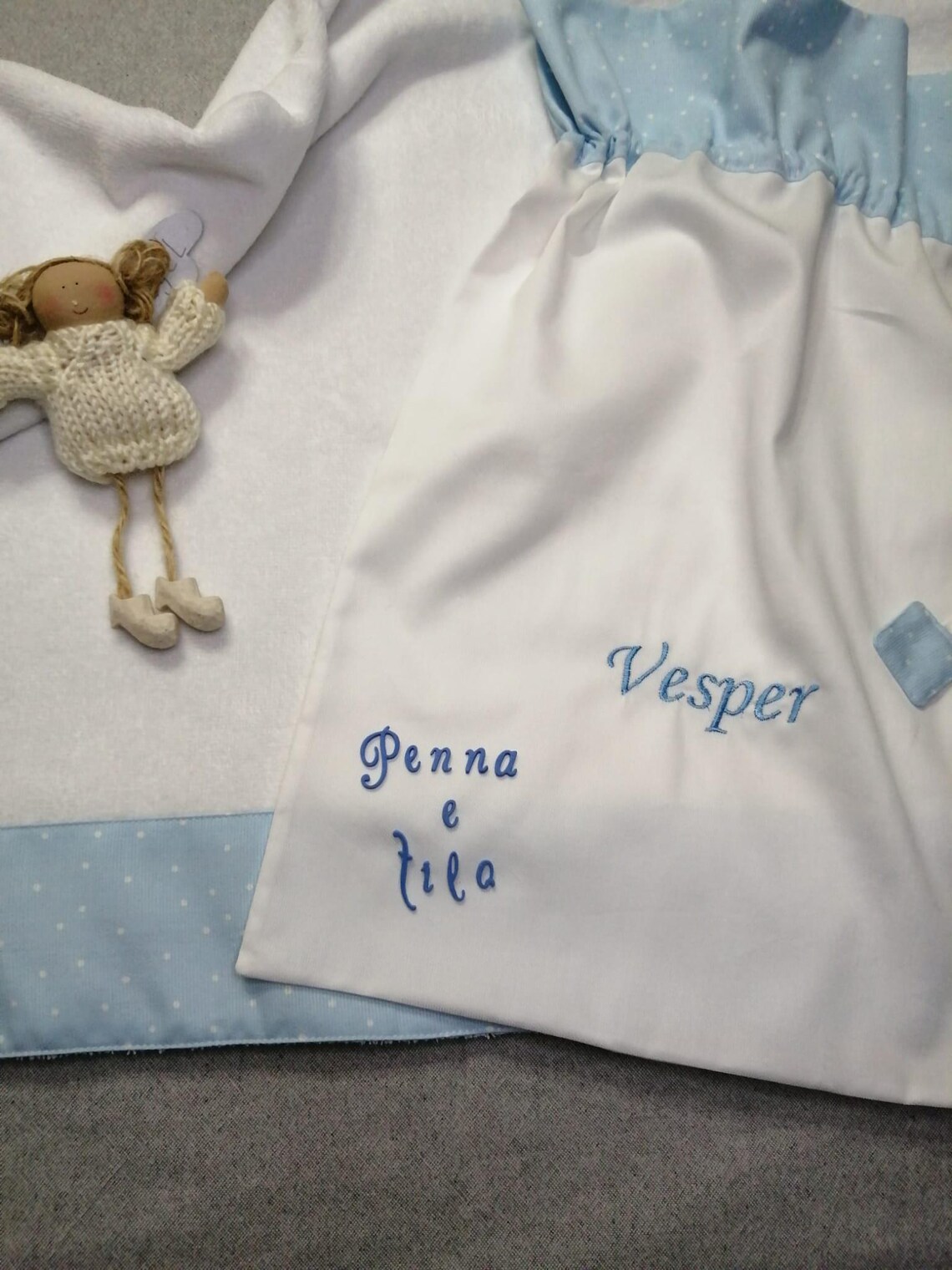 Accappatoio, telo e sacca neonato personalizzati con nome - immagine 2